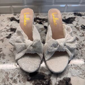 Lulu's Cream Textured Bow heels